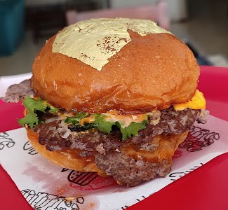 Louis Burger Saket