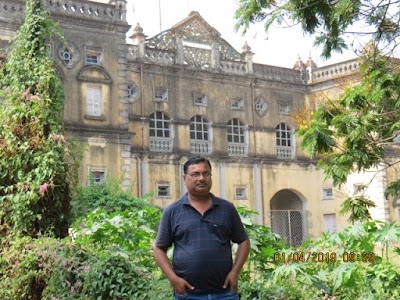 STATUE PADA ROAD