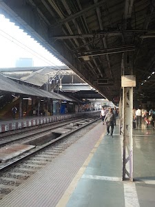 Dadar east railway station garden