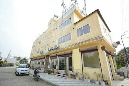 OYO 30126 Hotel Crown and Banquet