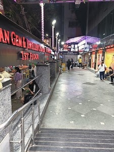 Vardaan Market.