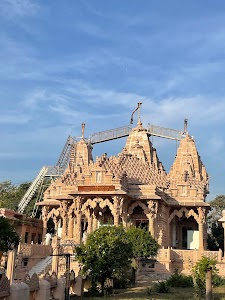 Vataman Chokdi Dharmadham, Adinath Jain Shwetambar Derasar