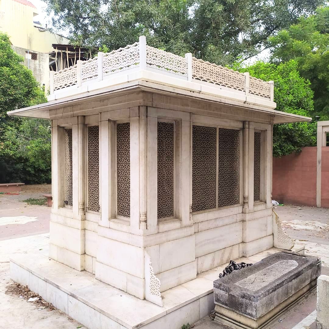 Mazar-e-Mirza Ghalib Tomb