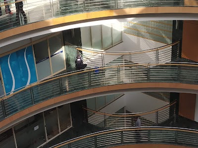 Peninsula Corporate Park, Peninsula Tower's Walk Way