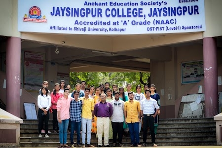 Jaysingpur College