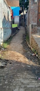 Beech ka mohalla