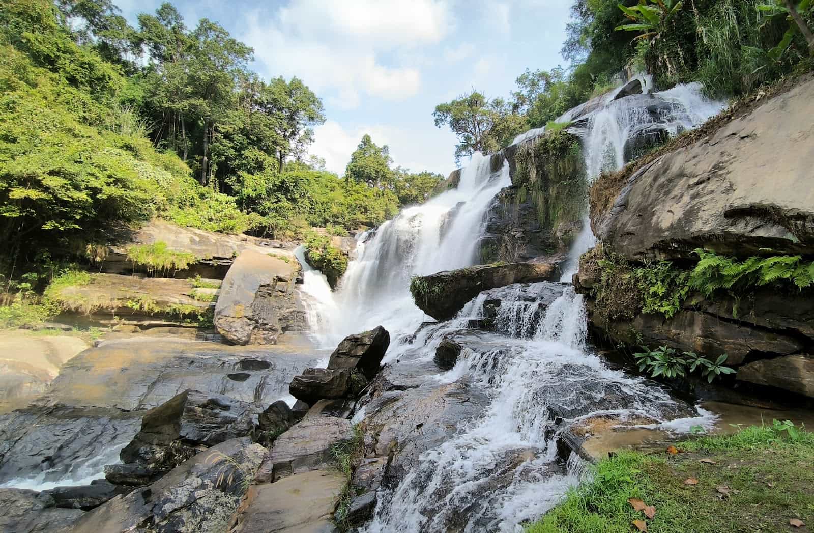 Mae Klang Waterfall and picnic area
