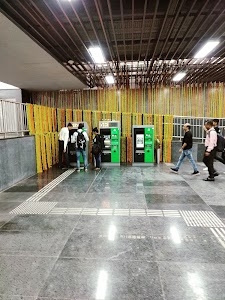 GUNDAVALI METRO STATION