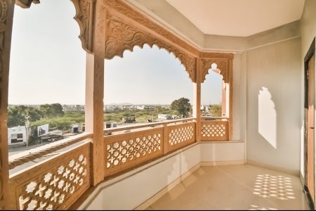 Amit Palace Hotel & Restaurant