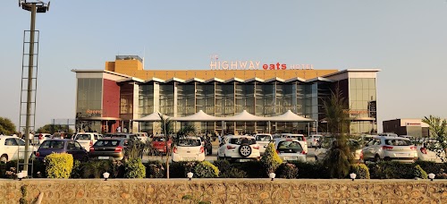 THE HIGHWAY EATS - Fine dining, Garden & poolside Restaurant, Rooms, Banquet & Party plot