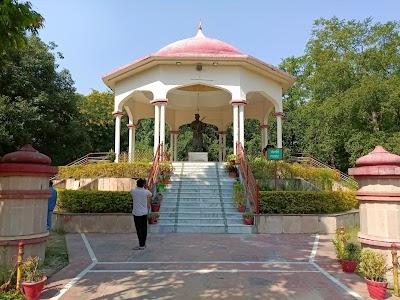 Nana's Statue