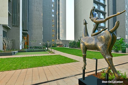 Rustomjee Paramount