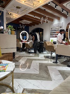 LOOKS SALON CIVIL LINES BAREILLY