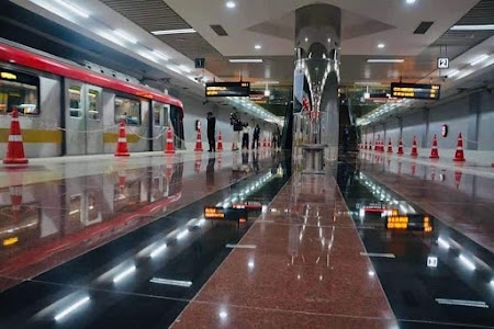 Hazratganj Metro Station