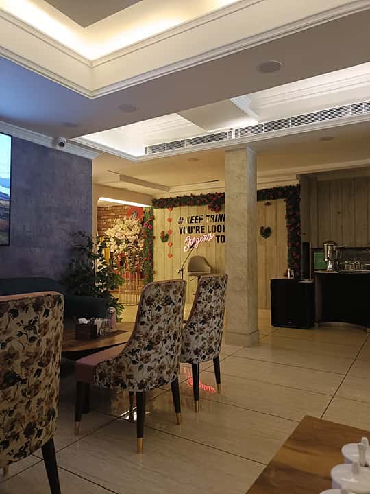 Amber Restaurant - TRIN&REWS Bar