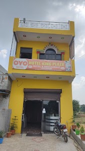 OYO 87951 Hotel King Plaza
