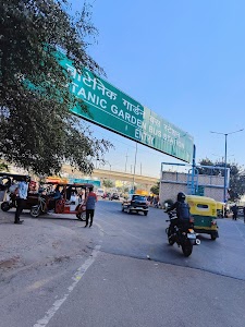 Botanical Garden Bus Stand Entry