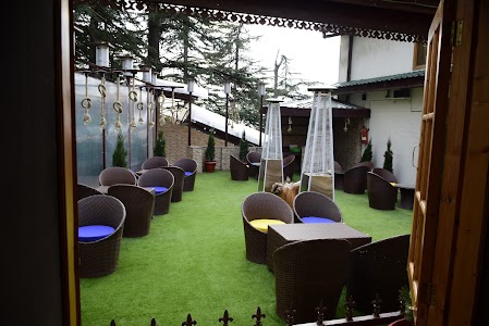 The Que Cafe - Hookah / Best Cafe in Shimla