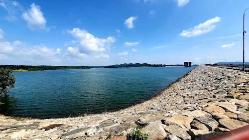Upper Dam parking