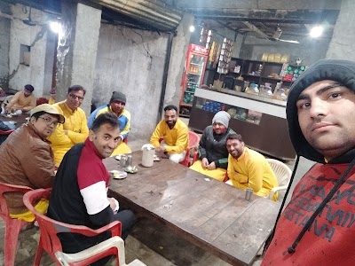 बिट्टू व पवन सोरठ (गुर्जर) का शुद्ध वैष्णो ढाबा