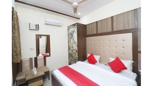 OYO 24557 Amba Inn
