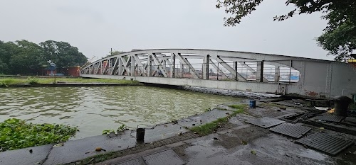 Swing bridge