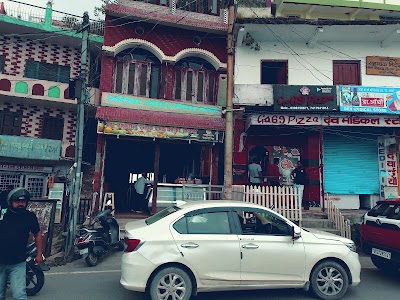 Pauri Market