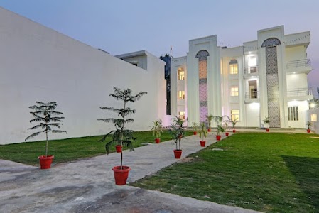 Collection O 83627 Yamuna Palace