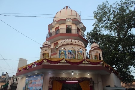 Shri raj rajeshwar shiv mandir qila chowk