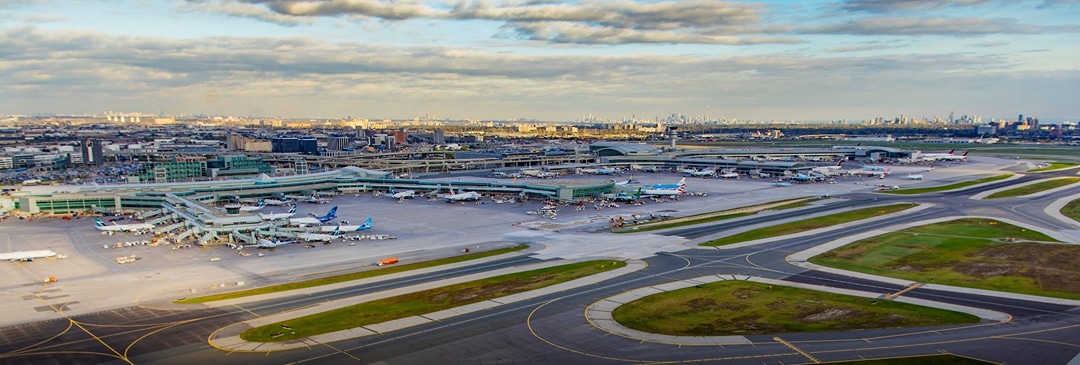Toronton Pearsonin kansainvälinen lentoasema (YYZ)