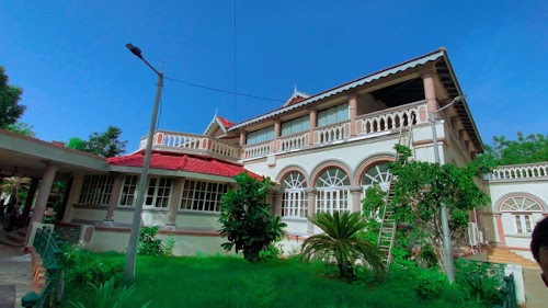 Circuit House