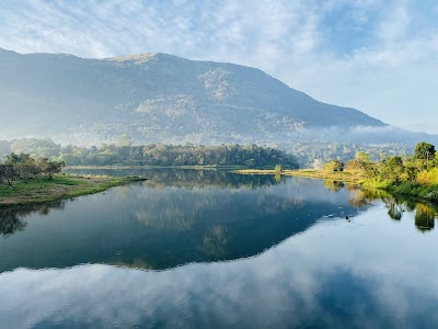 Madukkakuzhy Ayurveda Lake & Mountains