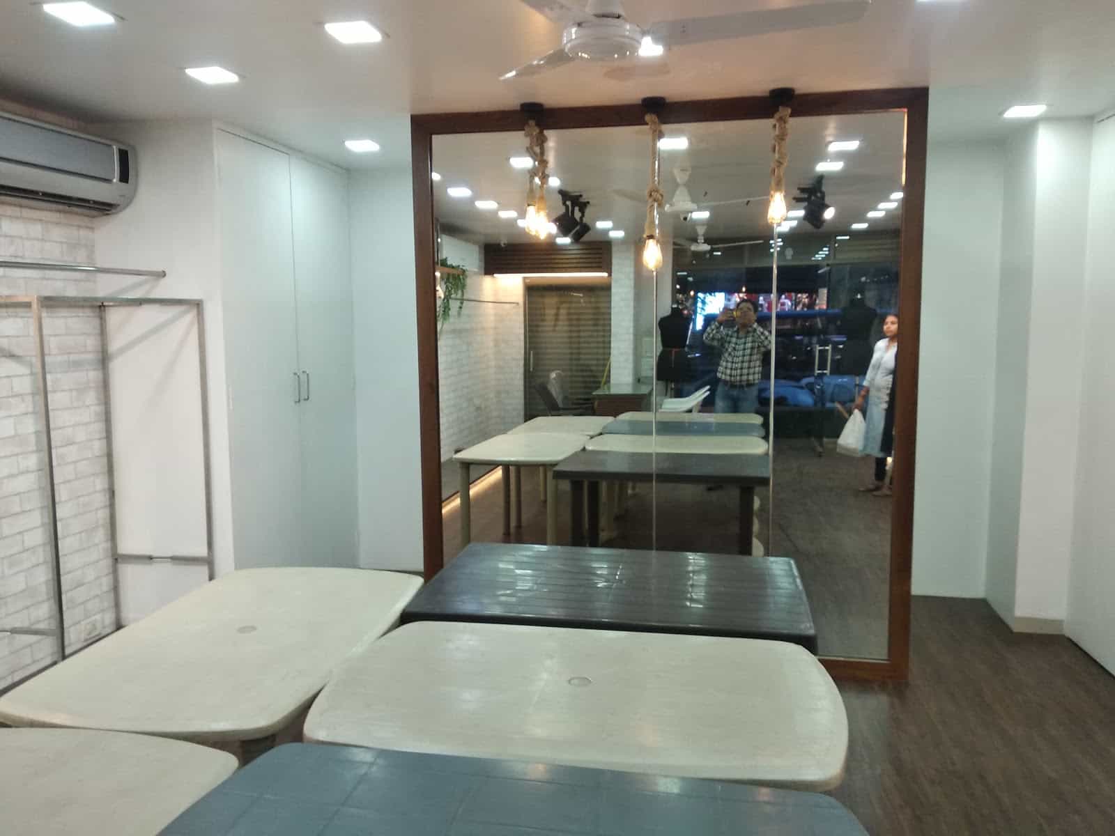 Zoom Art Gallery