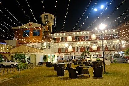OYO 8955 Hotel Bobina