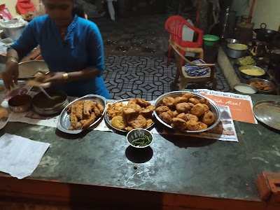 (Aunty) Atithi Vadapav Center