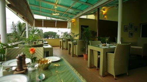 Nandinee Woodlands, Nasiklub