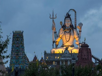 शिव मंदिर गर्भ फोटो स्टूडियो और कॉस्मेटिक स्टोर