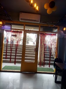 Helly and chilly cafe