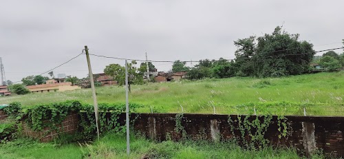 Railway line wali Kabrishtan