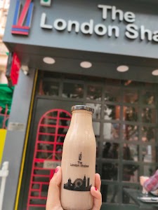 The London shakes and cafe (Phoolbagan)