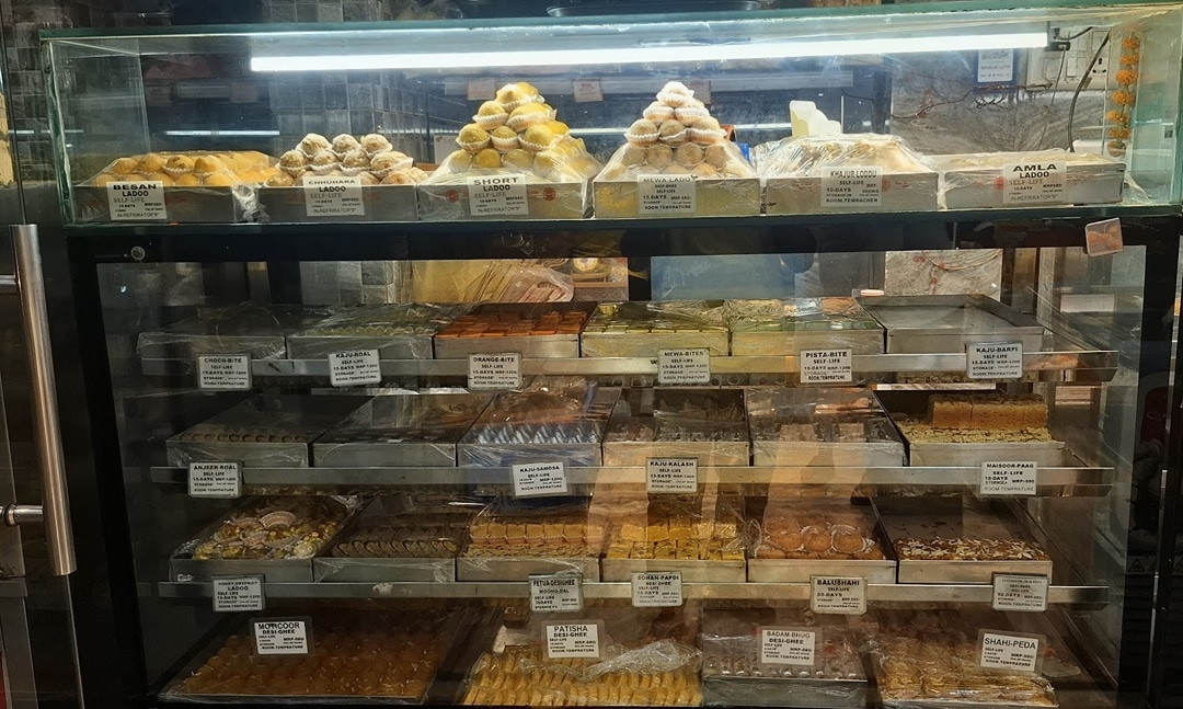 Shiv Misthan Bhandar