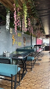 Blunch and Dine
