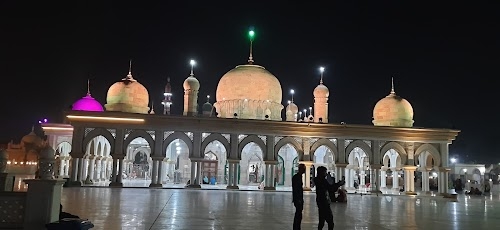 Motha Taj Bagh Dargah