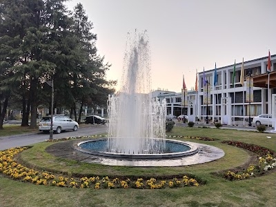 Centaur Lake View Hotel