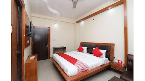 OYO 23341 Hotel Neena Palace