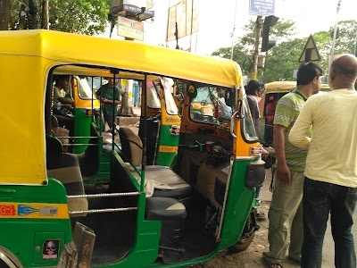 Sinthee More To Dumdum Station Auto Stand