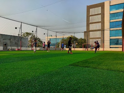 Players Turf, Mahakali Caves