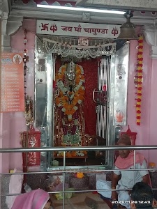 चामुंडा मंदिर के पास जय अंबे पैलेस