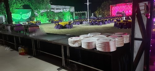 Hideout Lounge & Restaurant