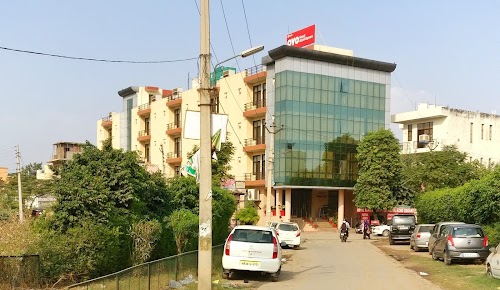 OYO Flagship 18931 Azad Square Medanta